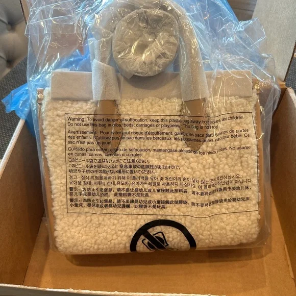 Michael KORS Cream Crossbody Bag. - Picture 2 of 4